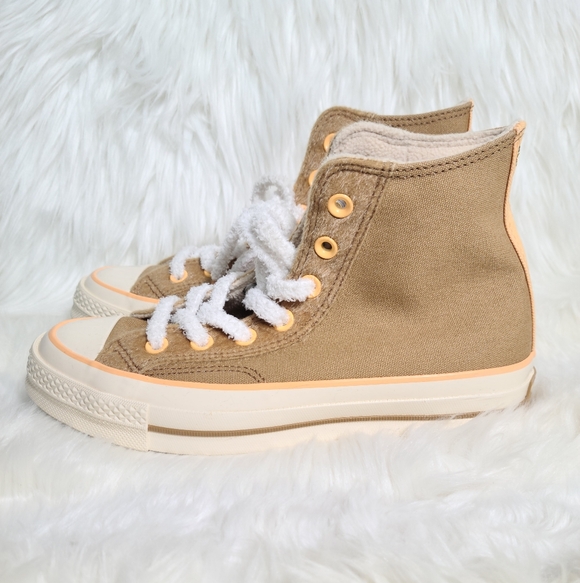 Converse Chuck Taylor All Star High Top Tan 7 Women / 5 Men NWOB - Picture 4 of 6